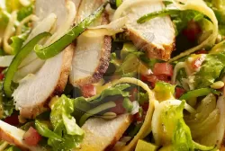 Fırınlanmış Sarmısak Soslu Tavuk Salatası