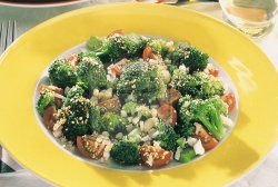 Susamlı Brokoli Salatası
