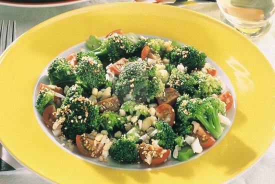 Susamlı Brokoli Salatası