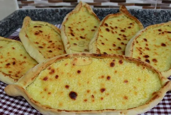 Şekerli Peynirli Börek